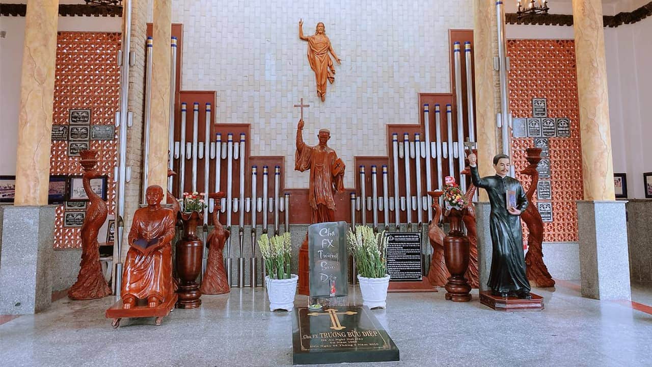 Khu mộ phần Cha Diệp